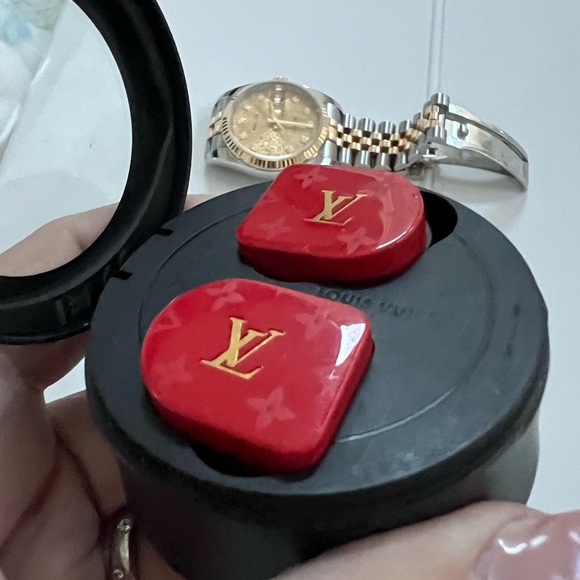 Louis Vuitton βοΈπ€β€οΈ Horizon earbuds β₯οΈβ«οΈ - Picture 2 of 7
